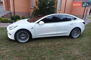 Седан Tesla Model 3 2019 в Киеве