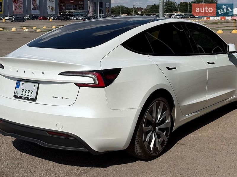 Седан Tesla Model 3 2024 в Одесі