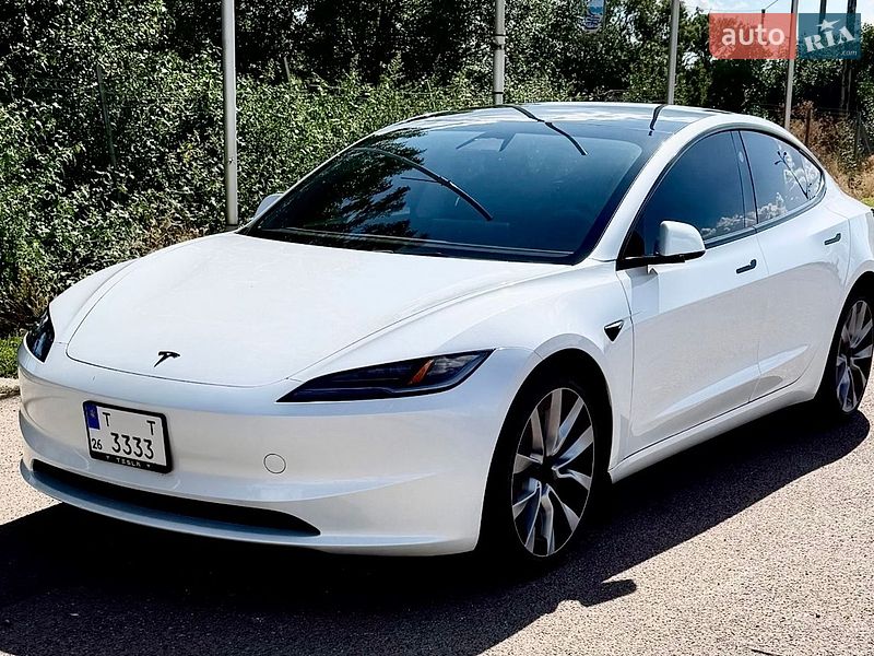 Tesla Model 3 2024
