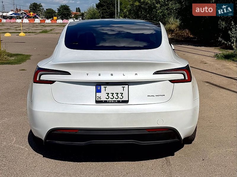 Седан Tesla Model 3 2024 в Одесі