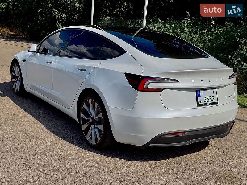 Седан Tesla Model 3 2024 в Одесі
