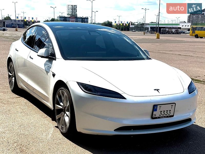 Седан Tesla Model 3 2024 в Одесі