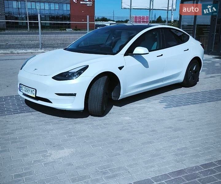 Седан Tesla Model 3 2021 в Львове
