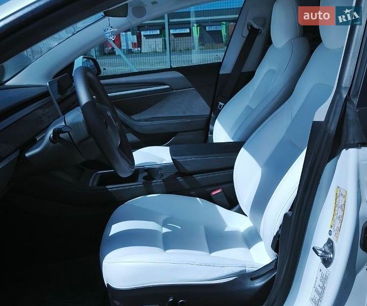 Седан Tesla Model 3 2021 в Львове