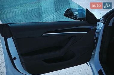 Седан Tesla Model 3 2021 в Львове