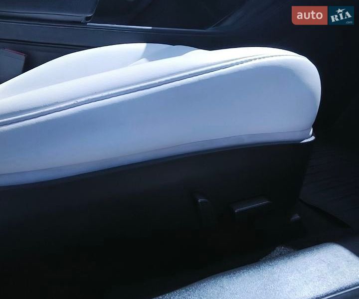 Седан Tesla Model 3 2021 в Львове