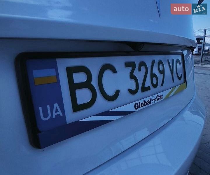 Седан Tesla Model 3 2021 в Львове