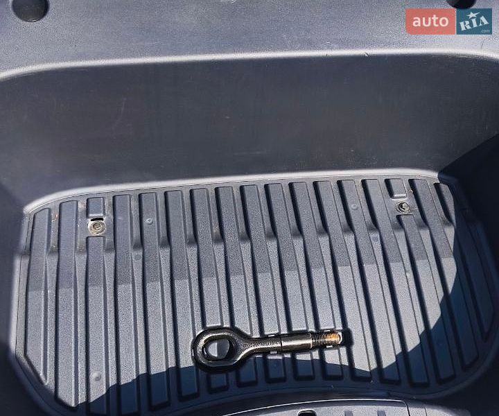 Седан Tesla Model 3 2021 в Львове