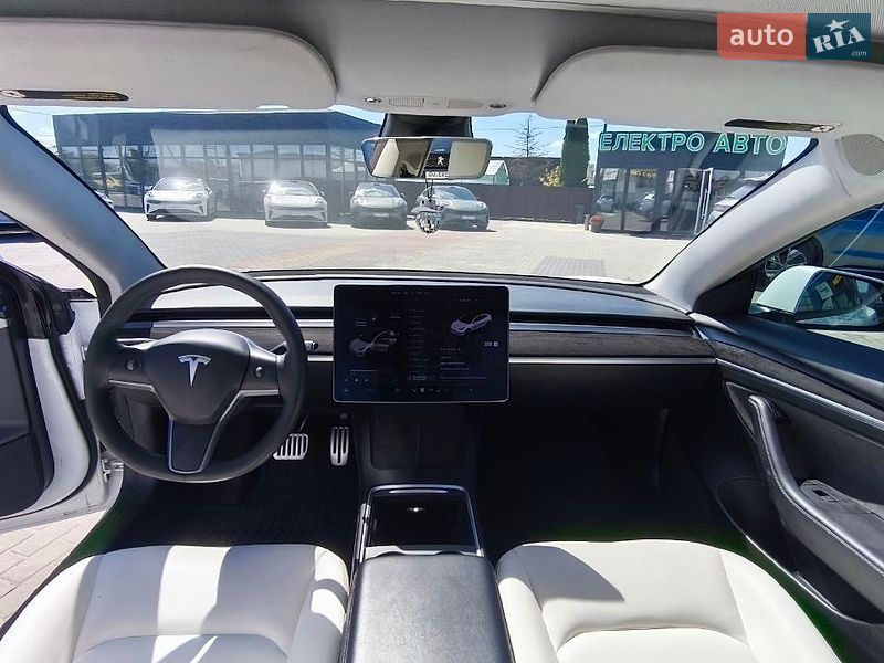 Седан Tesla Model 3 2021 в Львове