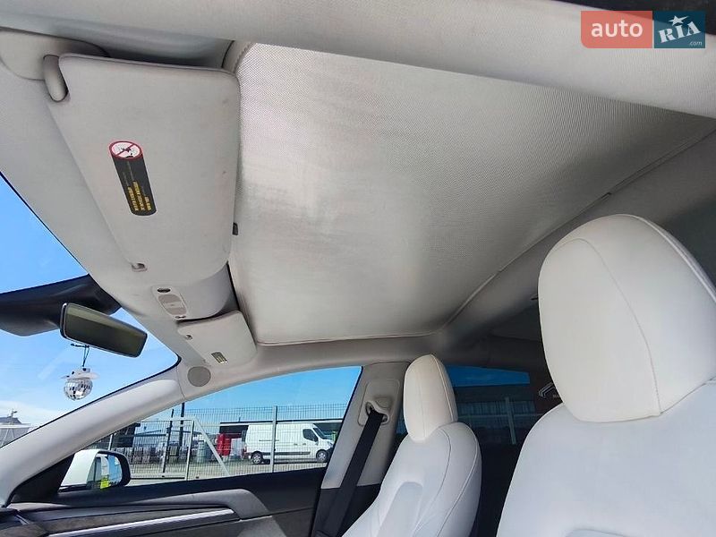 Седан Tesla Model 3 2021 в Львове