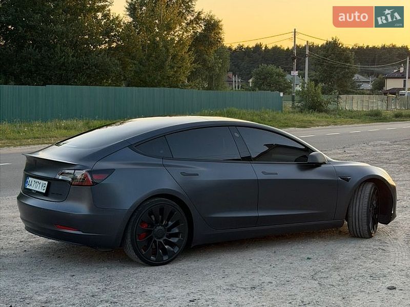 Седан Tesla Model 3 2022 в Броварах