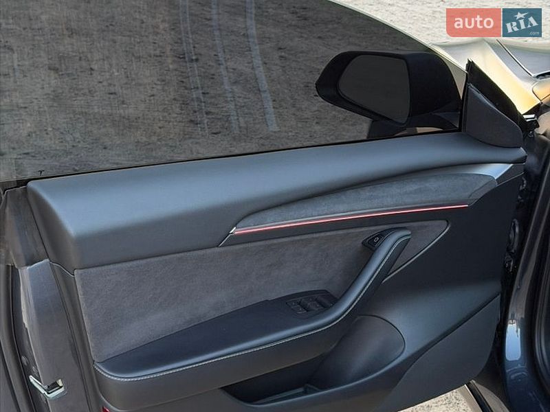 Седан Tesla Model 3 2022 в Броварах