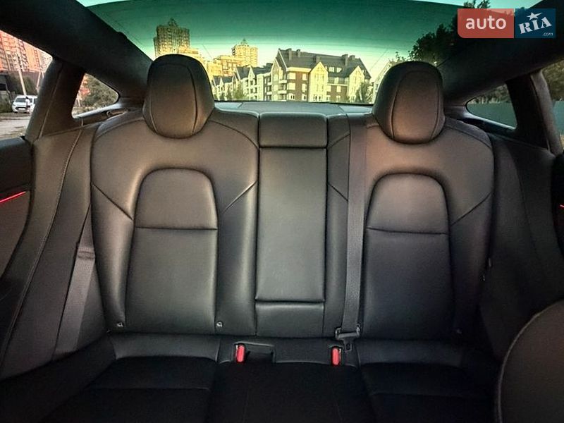 Седан Tesla Model 3 2022 в Броварах