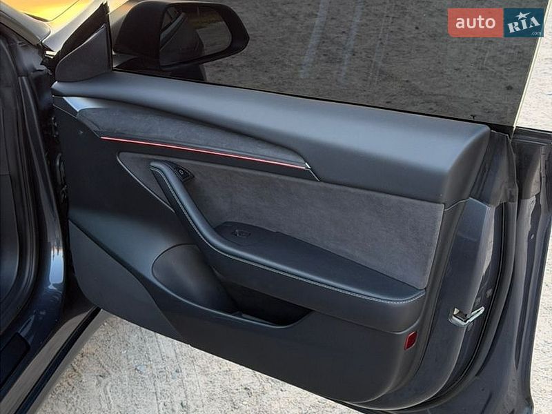Седан Tesla Model 3 2022 в Броварах