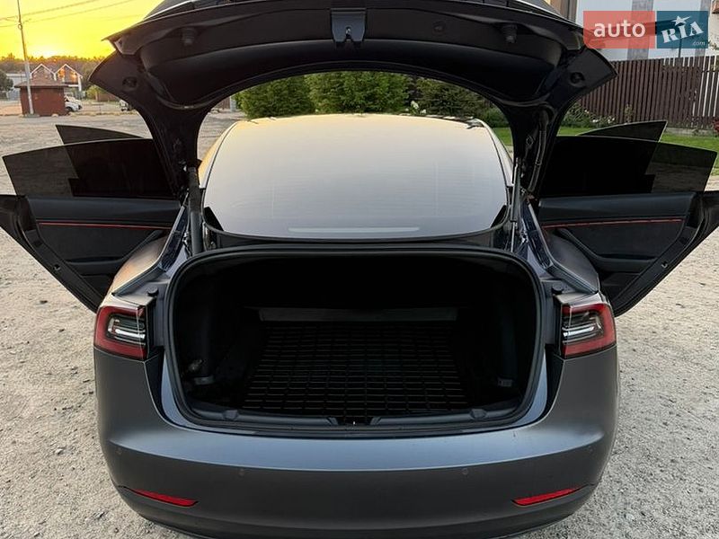 Седан Tesla Model 3 2022 в Броварах