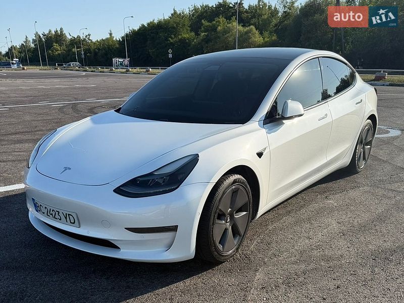 Седан Tesla Model 3 2021 в Львові