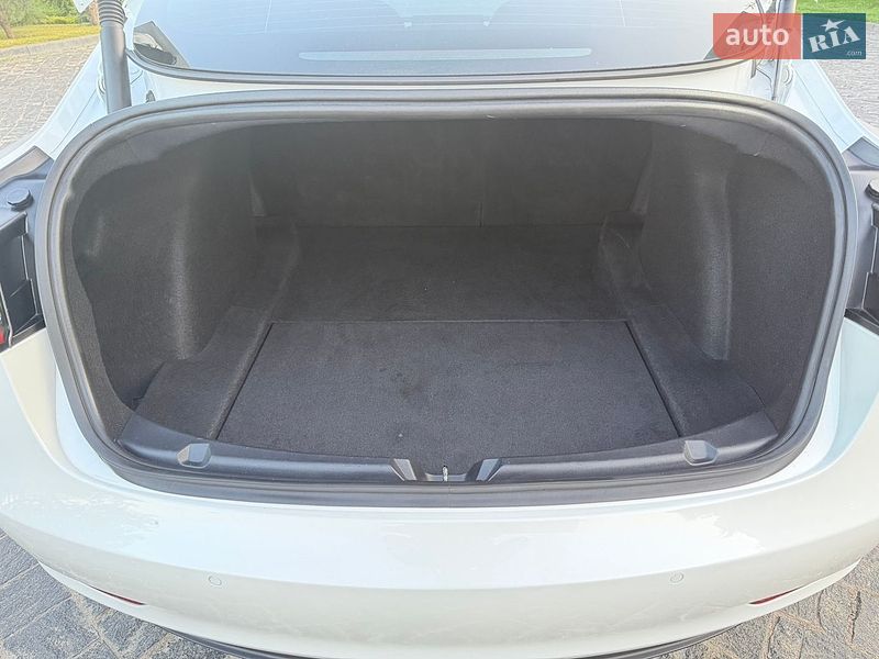 Седан Tesla Model 3 2021 в Львові