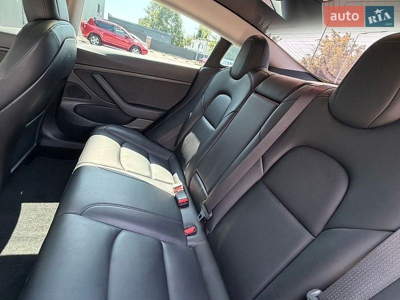 Седан Tesla Model 3 2019 в Києві