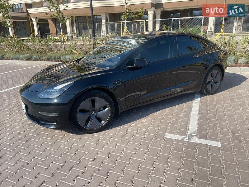 Седан Tesla Model 3 2021 в Києві