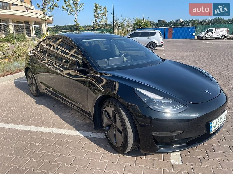 Седан Tesla Model 3 2021 в Києві