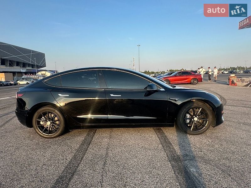 Седан Tesla Model 3 2019 в Львові