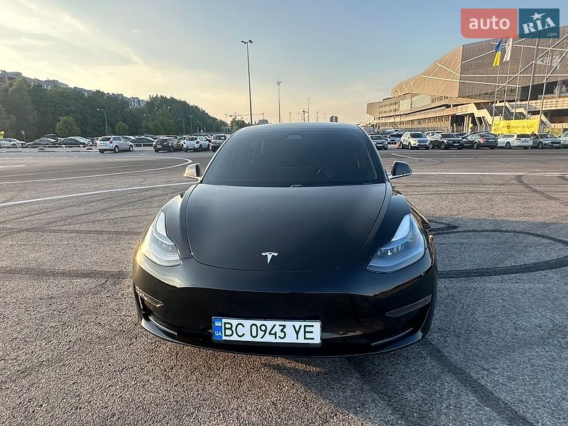 Седан Tesla Model 3 2019 в Львові