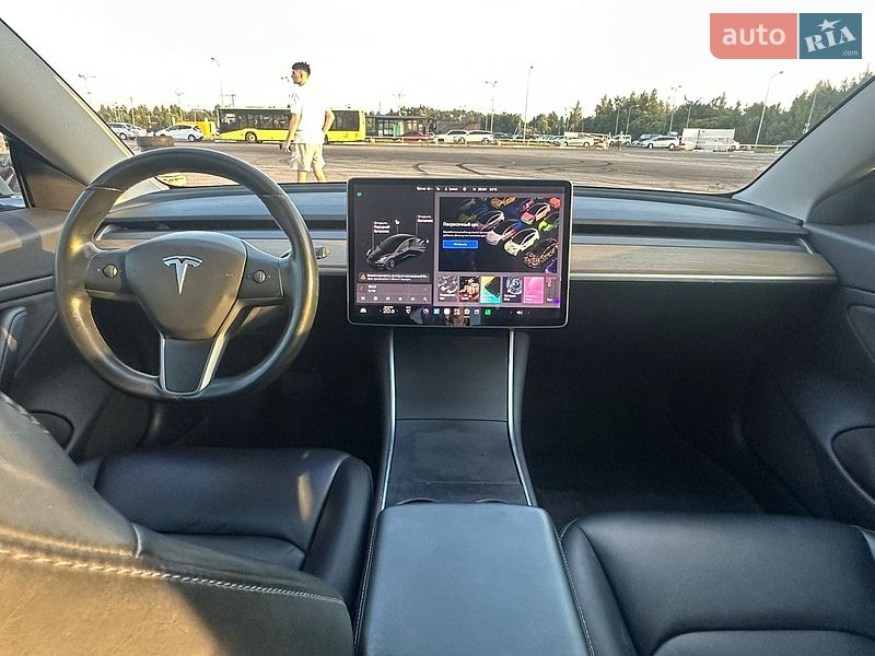 Седан Tesla Model 3 2019 в Львові