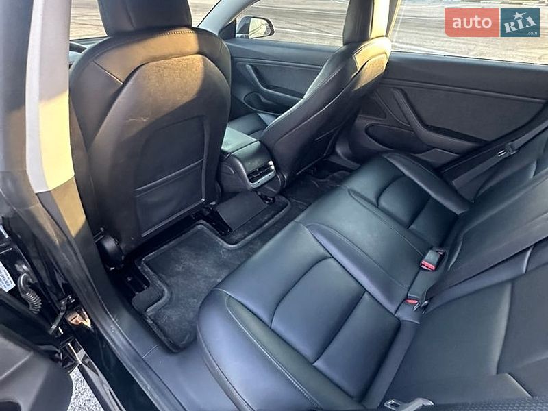 Седан Tesla Model 3 2019 в Львове