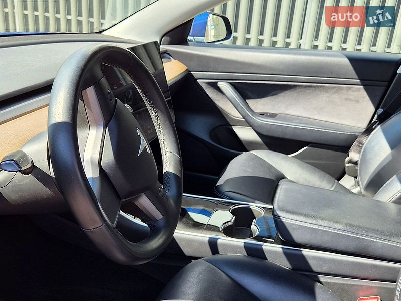 Седан Tesla Model 3 2020 в Києві
