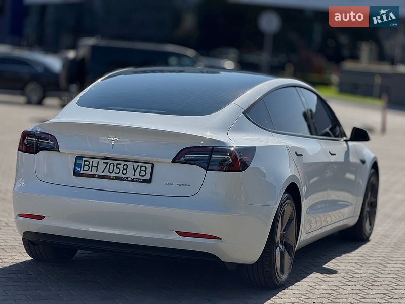 Седан Tesla Model 3 2023 в Одесі