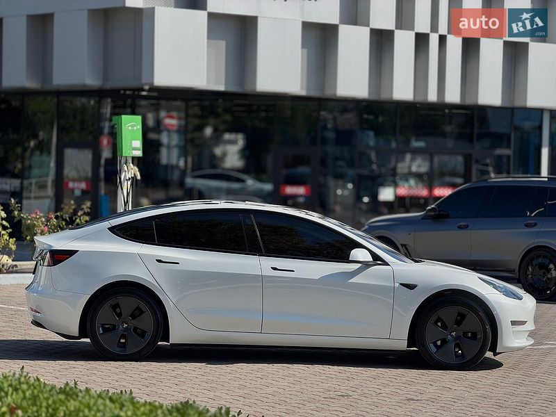 Седан Tesla Model 3 2023 в Одесі