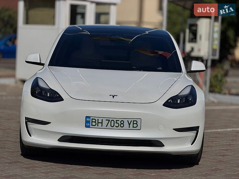 Седан Tesla Model 3 2023 в Одесі