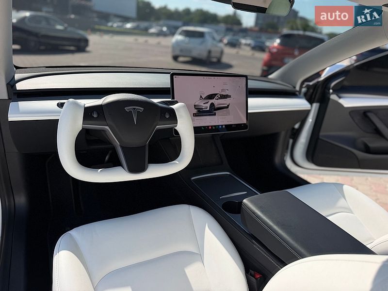 Седан Tesla Model 3 2023 в Одесі