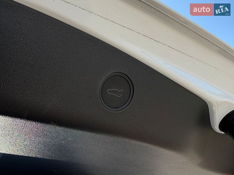 Седан Tesla Model 3 2023 в Одесі