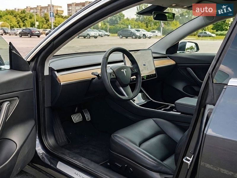 Седан Tesla Model 3 2019 в Одессе