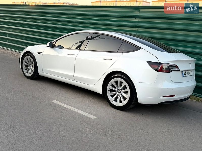 Седан Tesla Model 3 2022 в Киеве