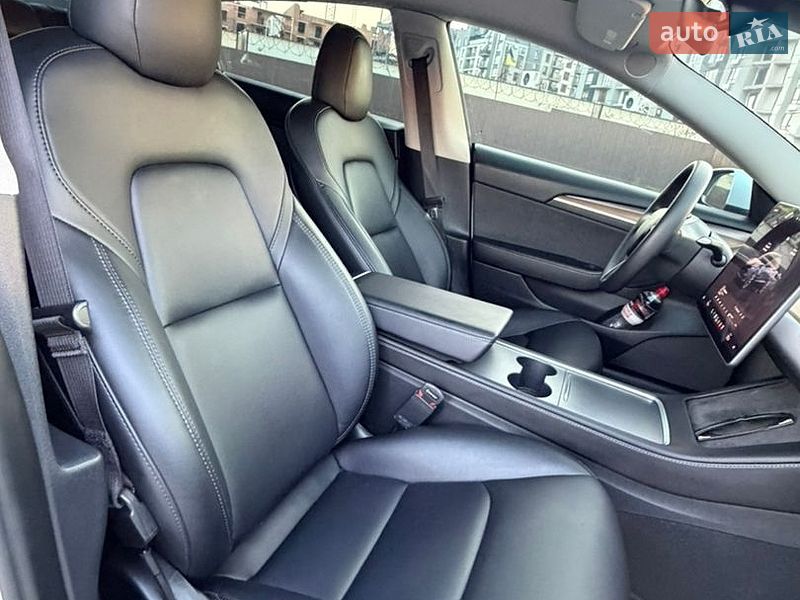 Седан Tesla Model 3 2022 в Киеве
