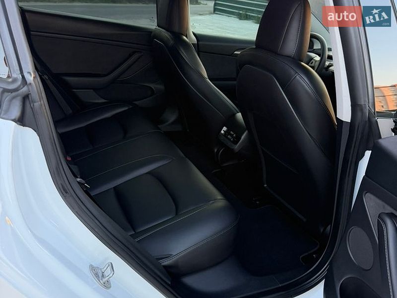 Седан Tesla Model 3 2022 в Киеве