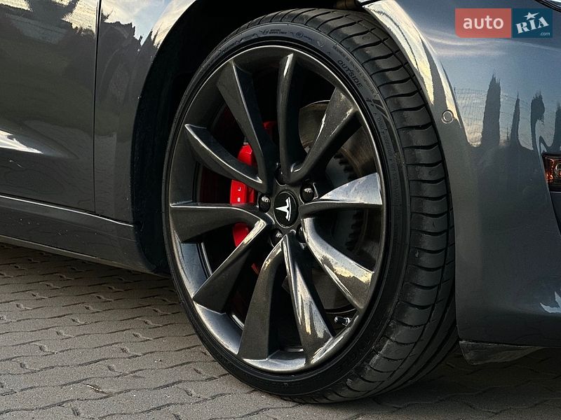 Седан Tesla Model 3 2020 в Львове