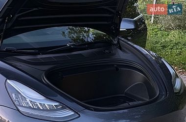 Седан Tesla Model 3 2020 в Львове