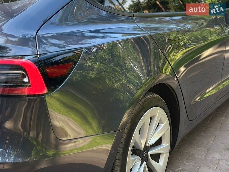 Седан Tesla Model 3 2021 в Львові