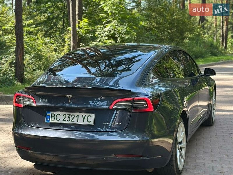 Седан Tesla Model 3 2021 в Львові