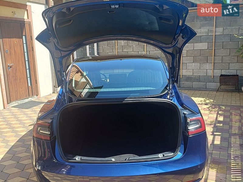 Седан Tesla Model 3 2020 в Киеве