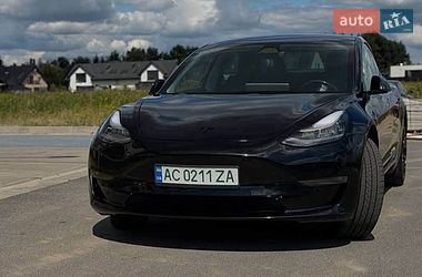 Седан Tesla Model 3 2018 в Ровно