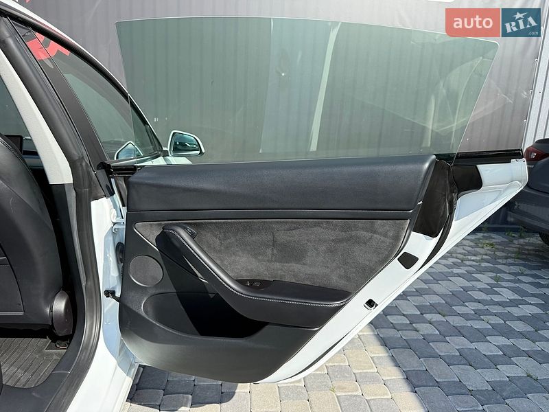 Седан Tesla Model 3 2023 в Львові фото 65 Седан Tesla Model 3 2023 в Львові