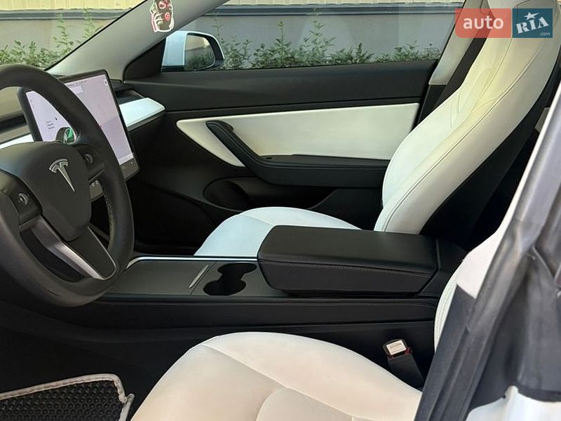 Седан Tesla Model 3 2020 в Одессе
