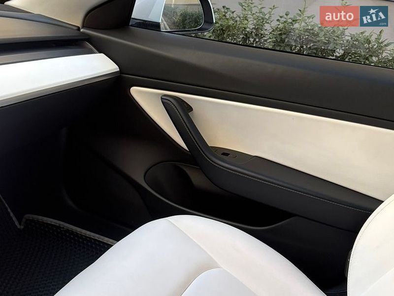 Седан Tesla Model 3 2020 в Одессе
