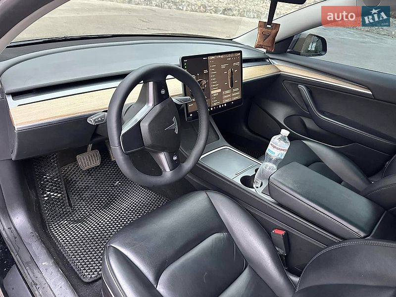Седан Tesla Model 3 2022 в Житомире