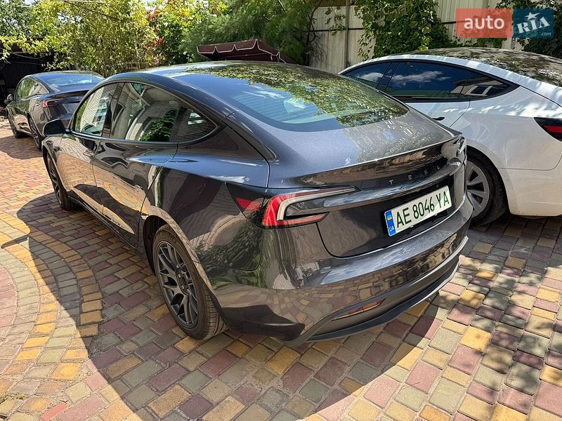 Седан Tesla Model 3 2025 в Кривом Роге