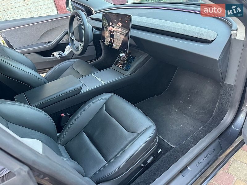 Седан Tesla Model 3 2025 в Кривом Роге